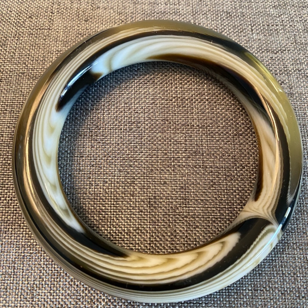 Classic Swirled Resin Bangle Bracelet in Black and Cream